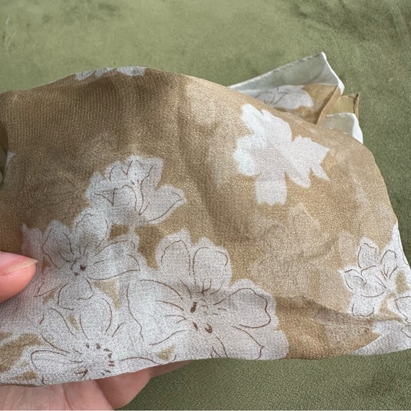 INDIVI Silk Scarf- White and gold floral. - Picture 6 of 7